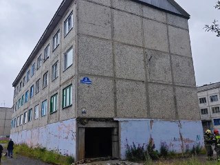 Обрушение облицовочной плиты в жилом доме: нет угрозы обрушения